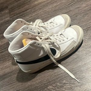 Nike- Mens Blazer Mid 77 Vintage